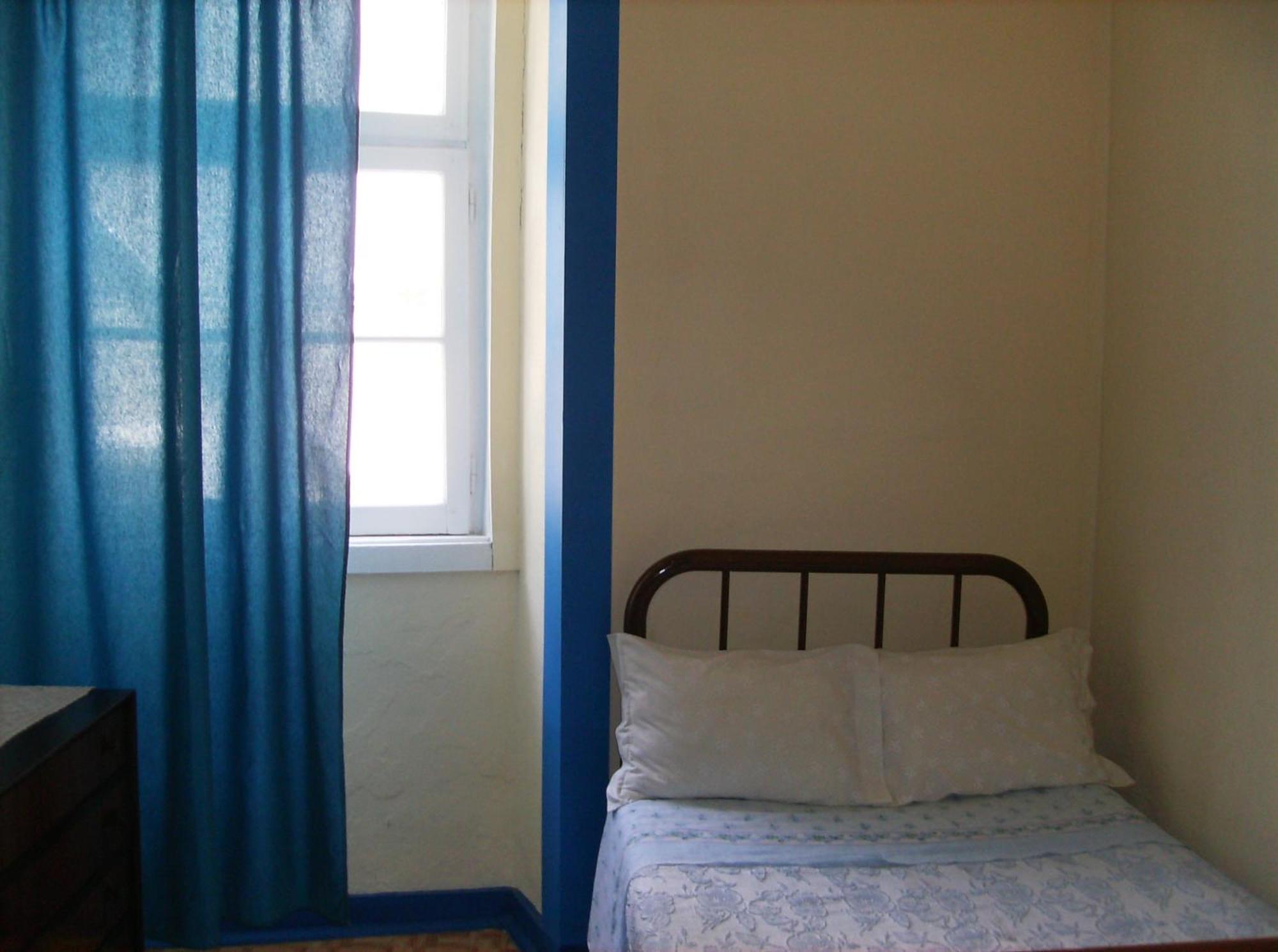 Dias E Dominguez Hostel Lisbon Room photo
