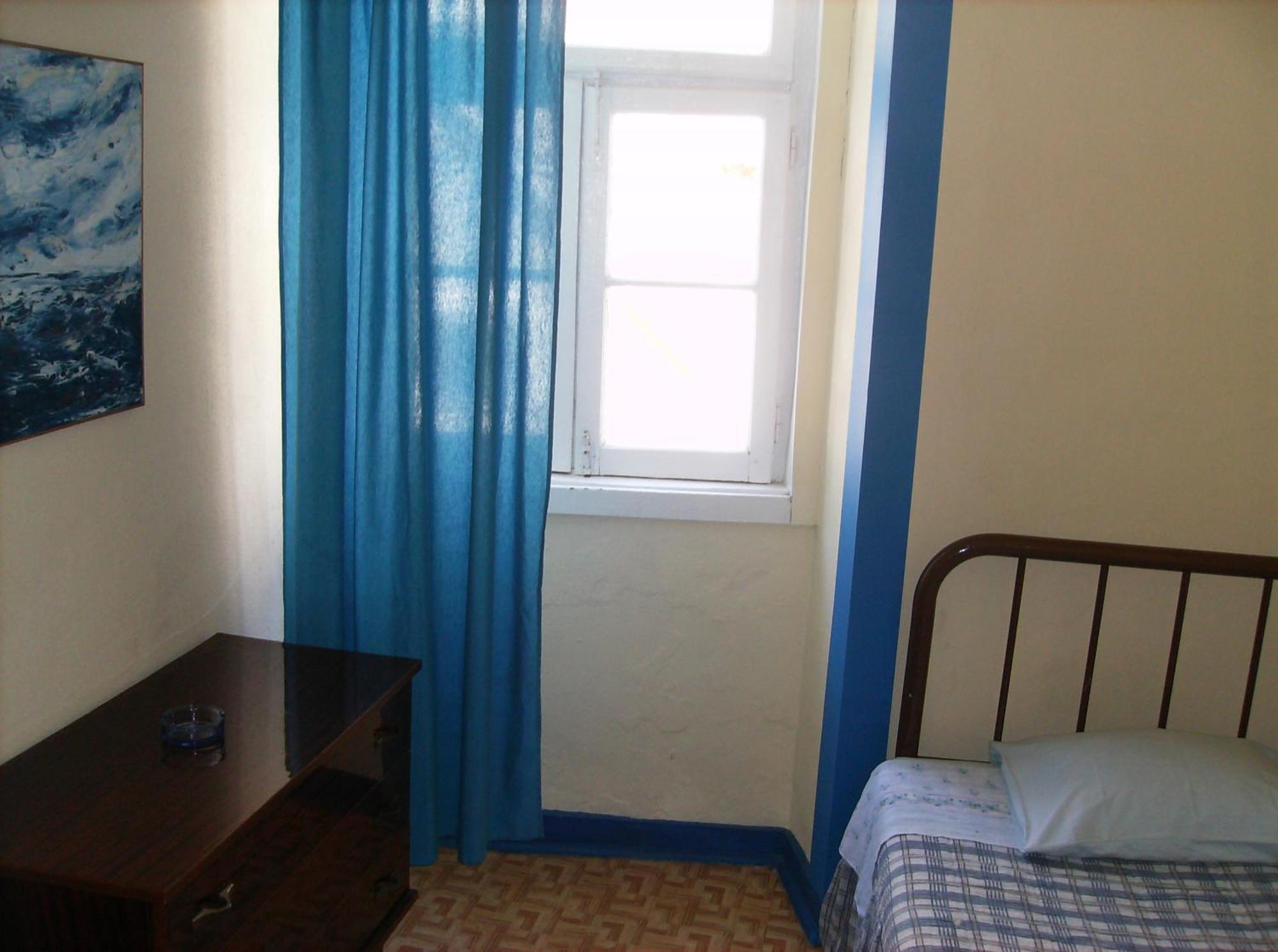 Dias E Dominguez Hostel Lisbon Room photo