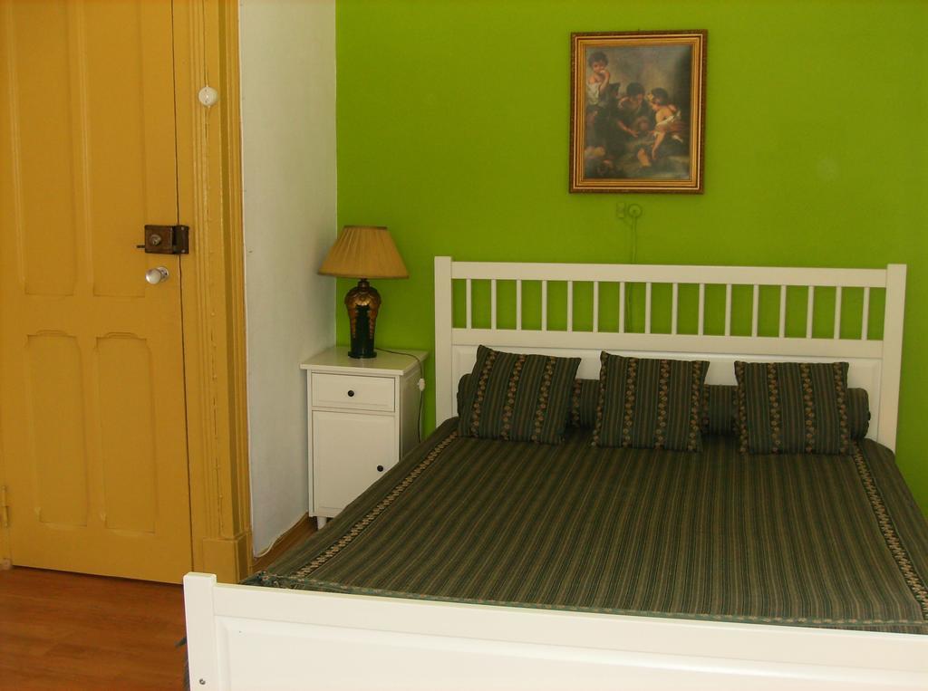 Dias E Dominguez Hostel Lisbon Room photo